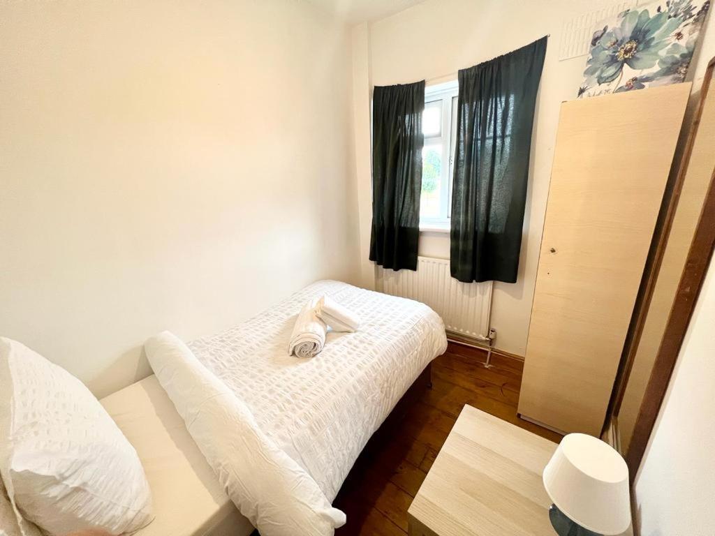 Room With Single Bed Londres Extérieur photo