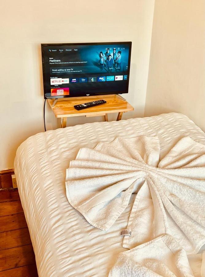 Room With Single Bed Londres Extérieur photo